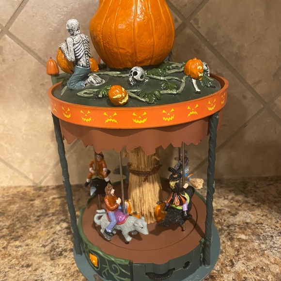 Lemax spooky town Eerie-Go-Round - Picture 3 of 5